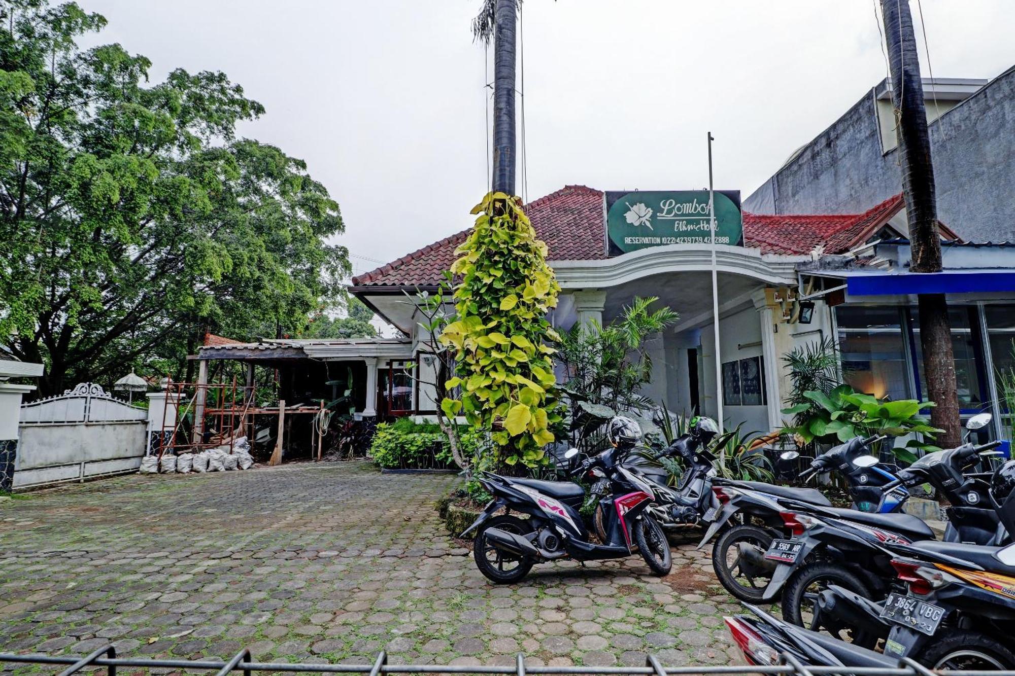 Hotel O Bandung Near Stadion Siliwangi Formerly The Ethnic Hotel 万隆 外观 照片